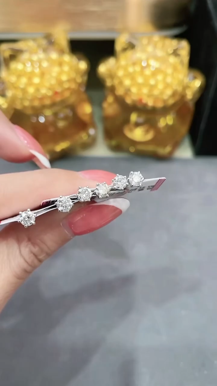 耳饰18K金镶嵌钻石多样性发其一