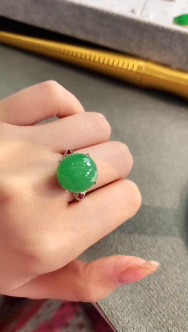 【闪购商品】翡翠戒指18K金镶嵌手饰