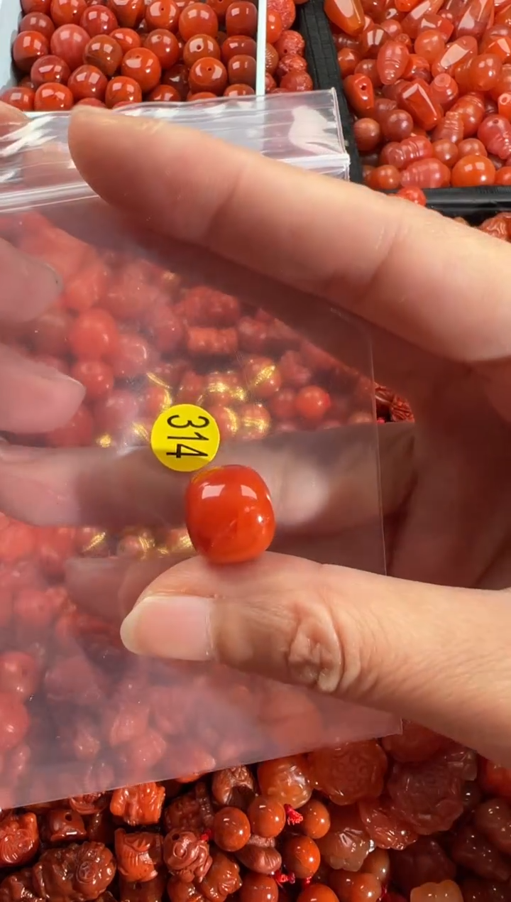 【闪购商品】南红玛瑙颈饰未镶嵌1