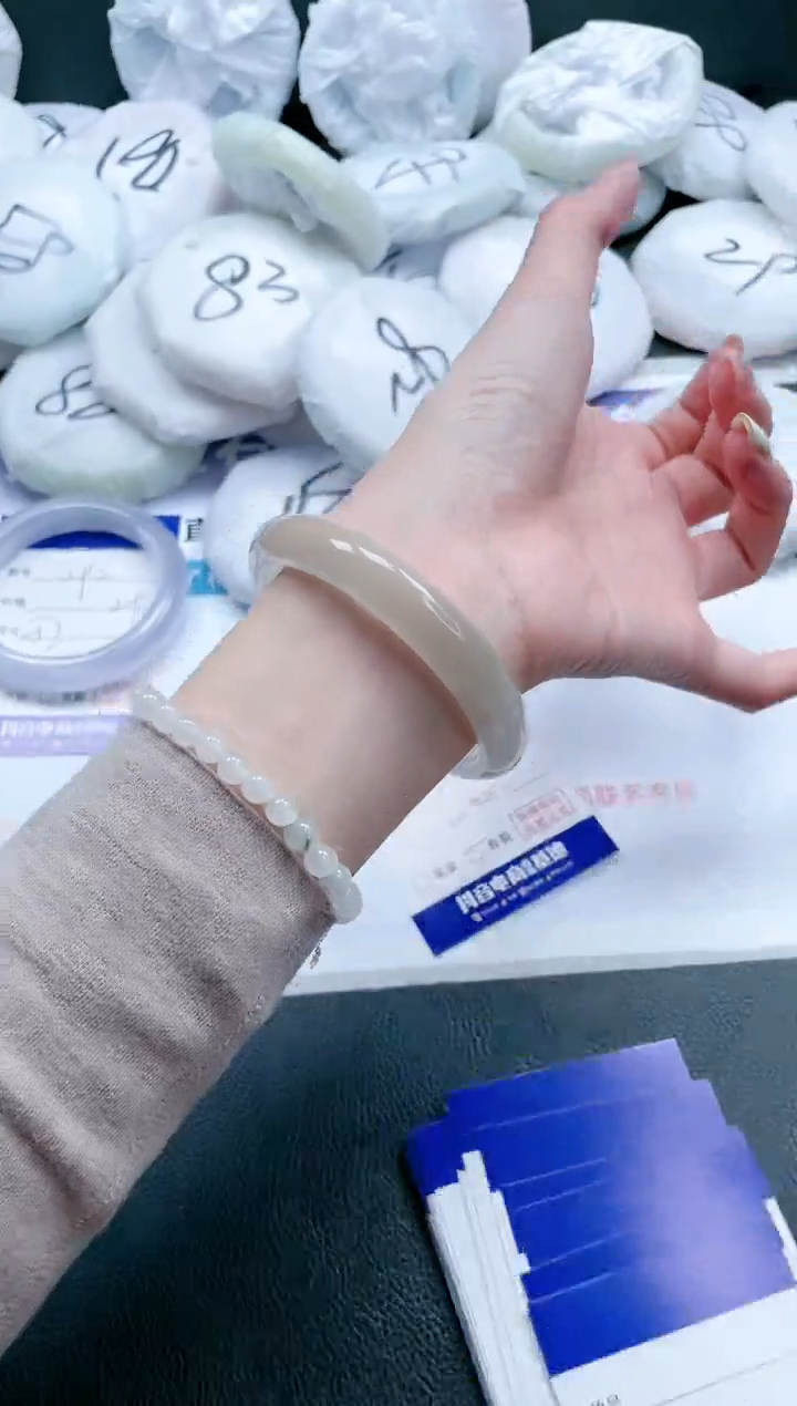 【闪购商品】石英质玉手镯未镶嵌 香槟金手镯-60