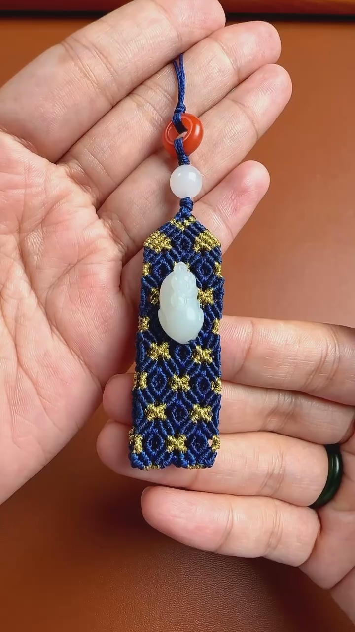 和田玉未镶嵌手机链白玉哼哼来财手机挂