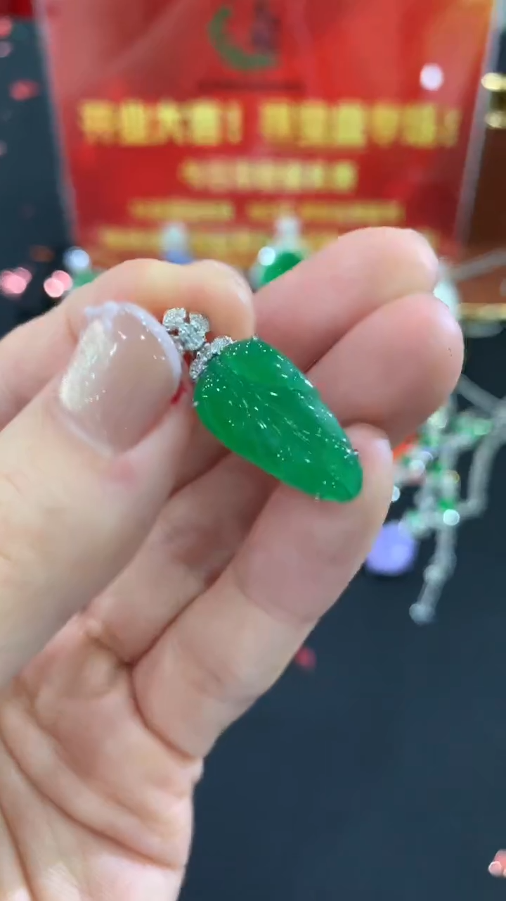 吊坠(不含链)18K金镶嵌翡翠开业2980