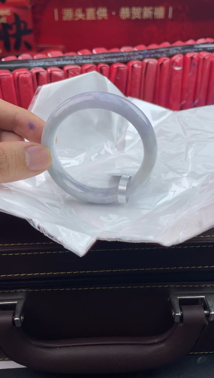 【闪购商品】翡翠手镯未镶嵌1翡翠手镯（微瑕）