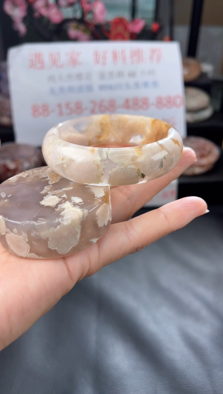 【闪购商品】石英质玉手镯未镶嵌55