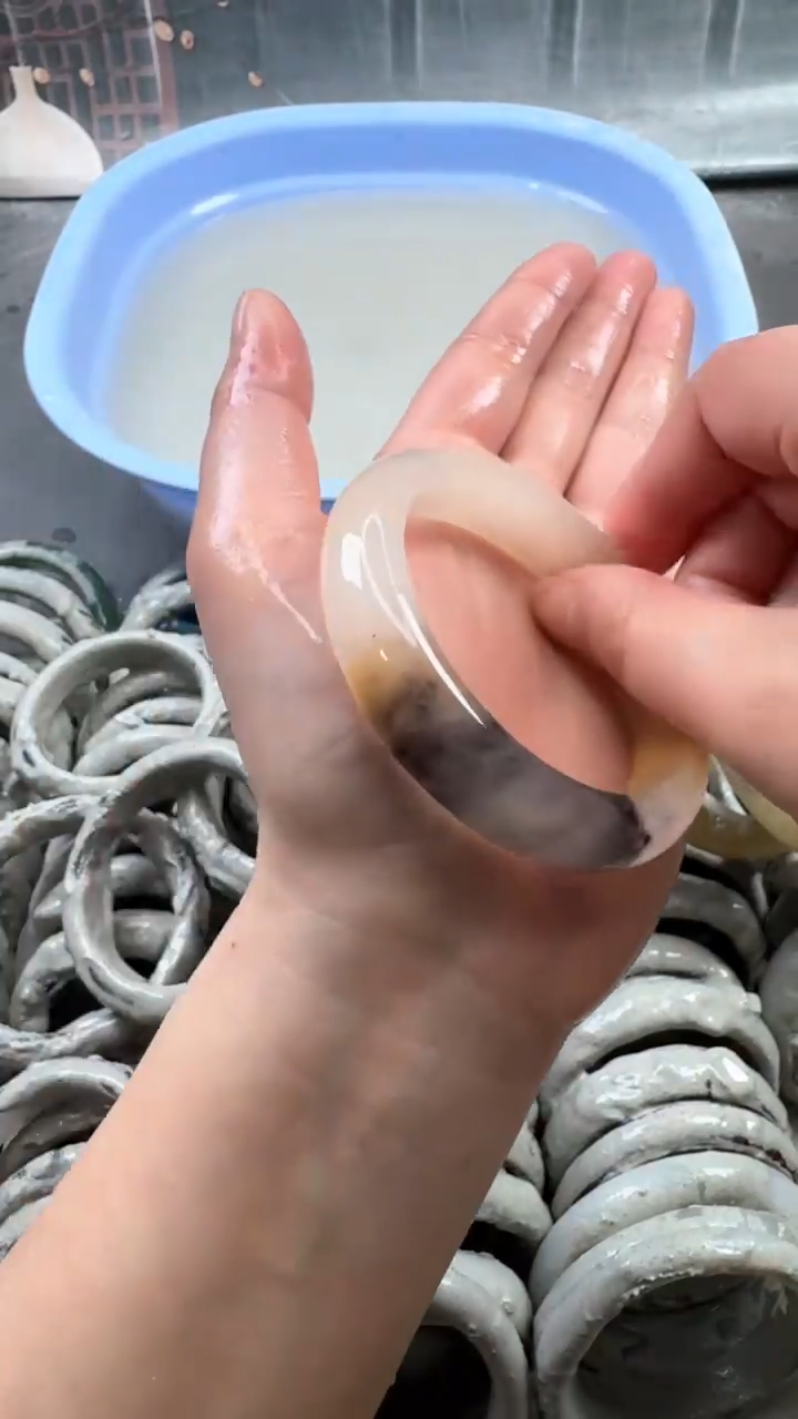 【闪购商品】石英质玉手镯未镶嵌10