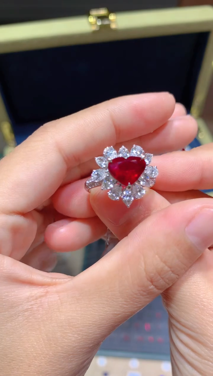 【闪购商品】红宝石戒指18K金镶嵌3.08CT