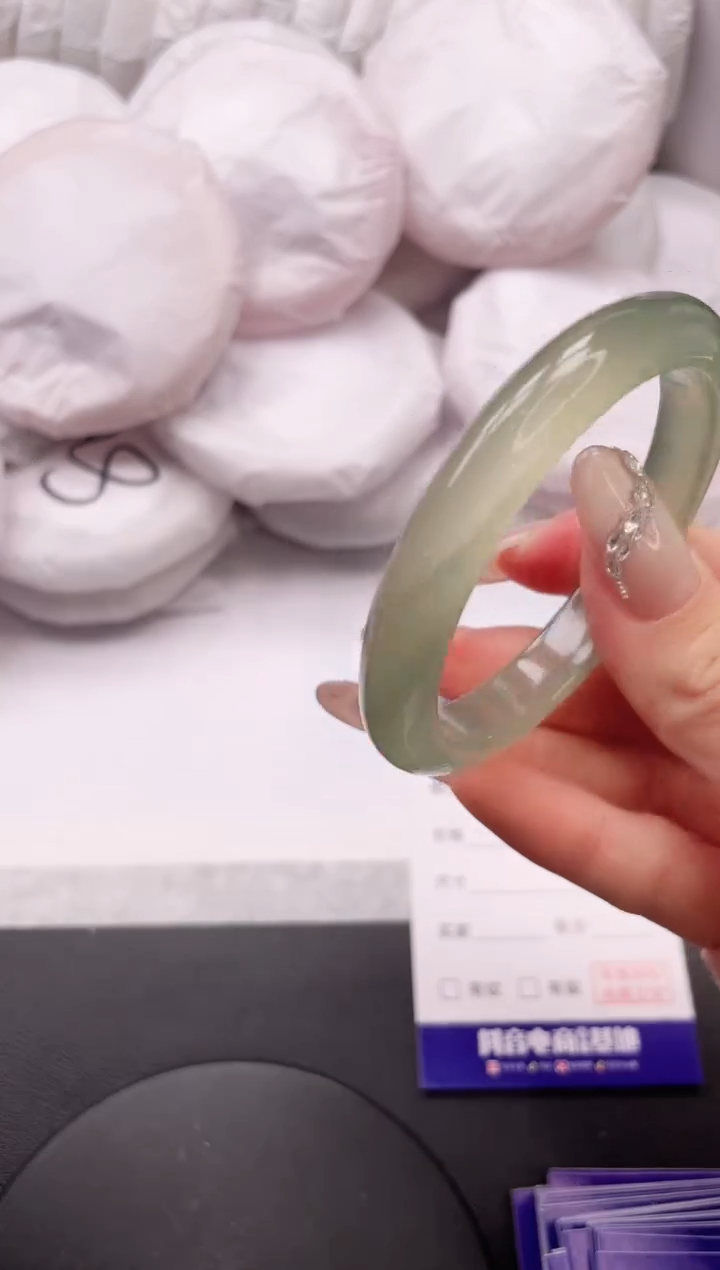 【闪购商品】石英质玉手镯未镶嵌24K255-53