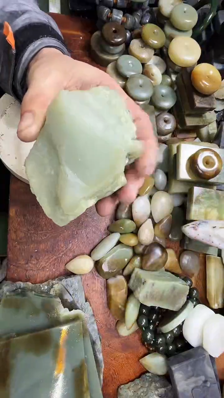 未镶嵌和田玉珠宝半成品向***发1