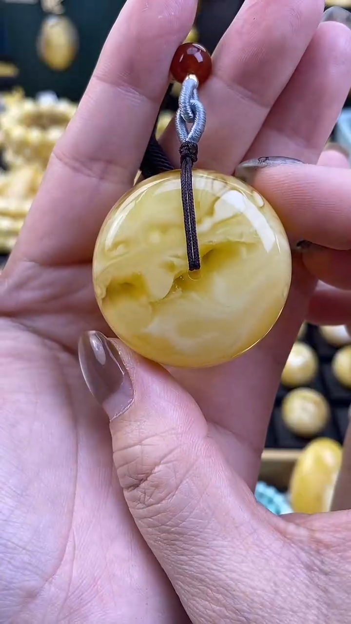 【闪购商品】琥珀裸石未镶嵌月.31