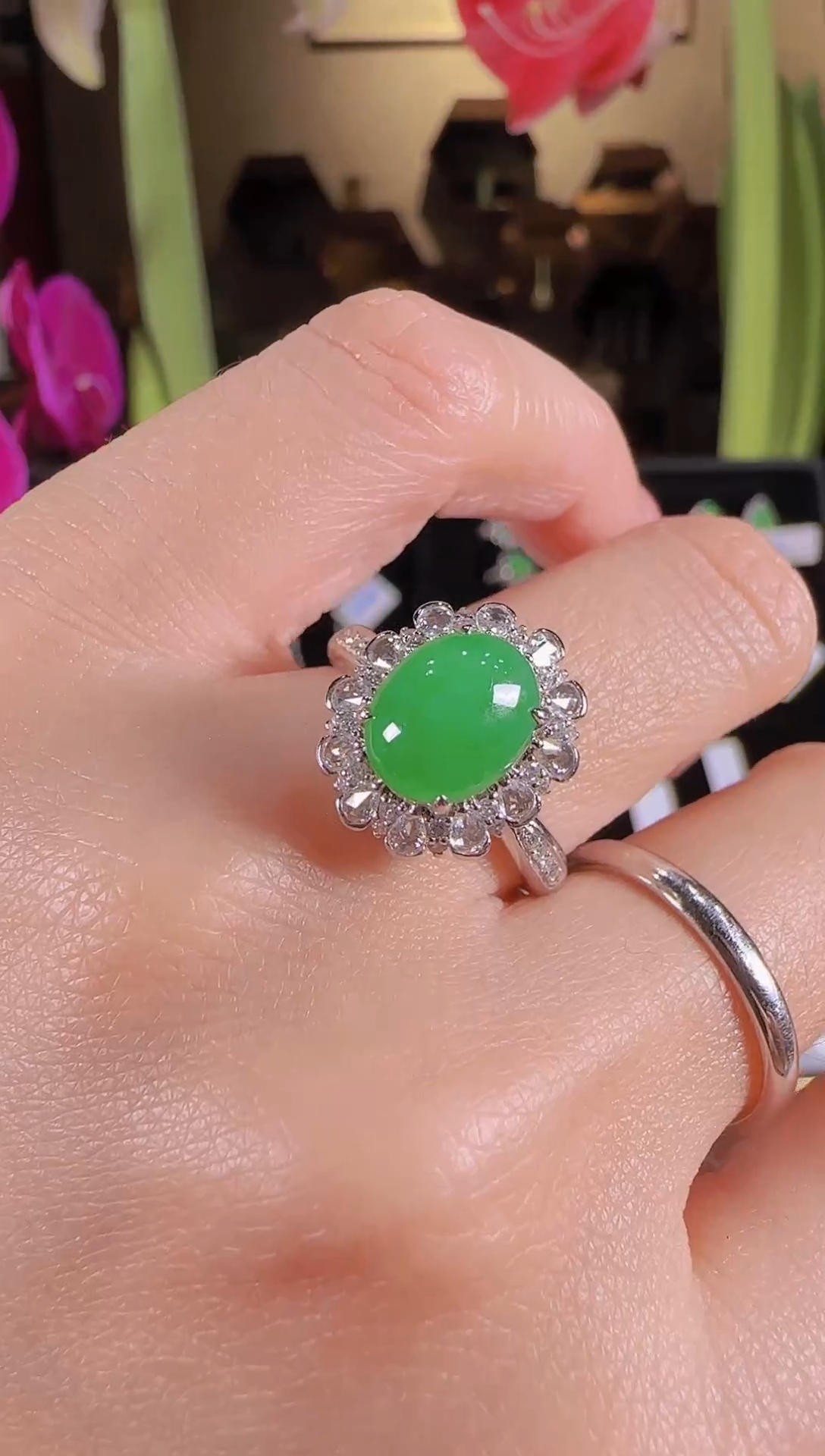 【闪购商品】翡翠戒指18K金镶嵌冰阳绿蛋面