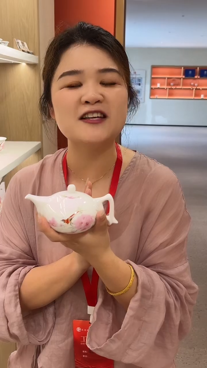 摆件景德镇水点桃花悦意壶