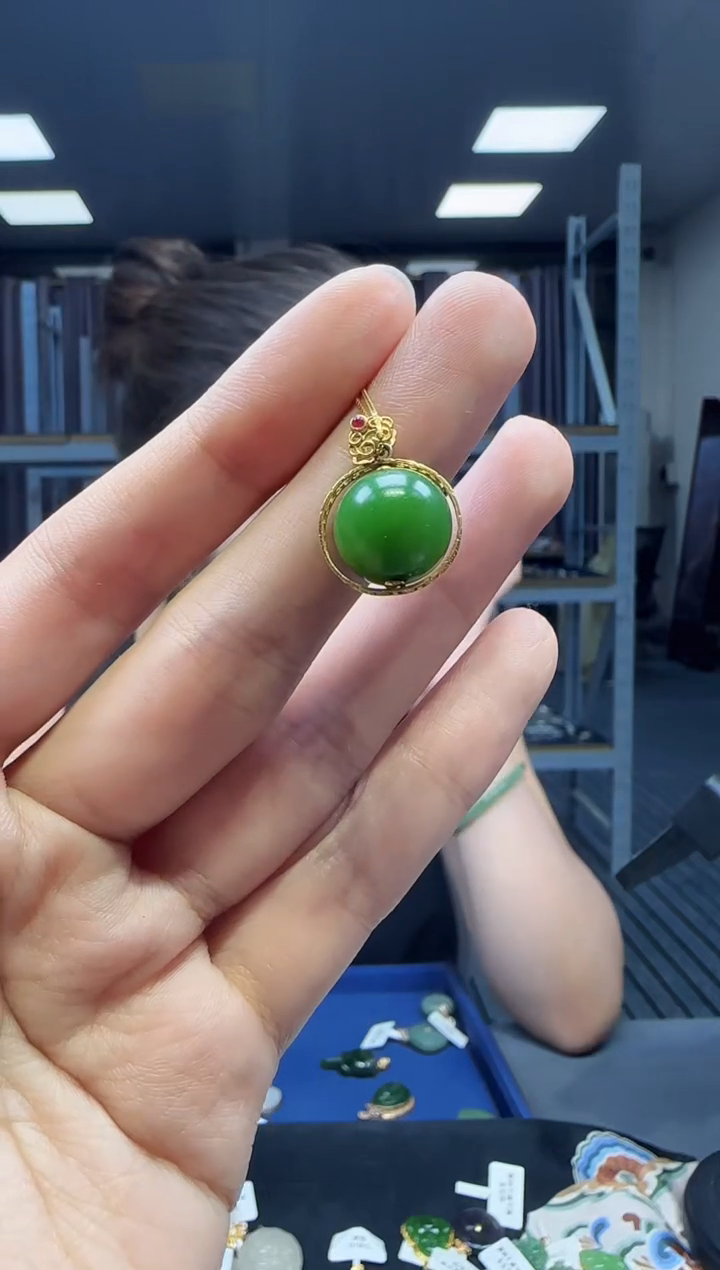 和田玉18K金镶嵌挂件 不含链