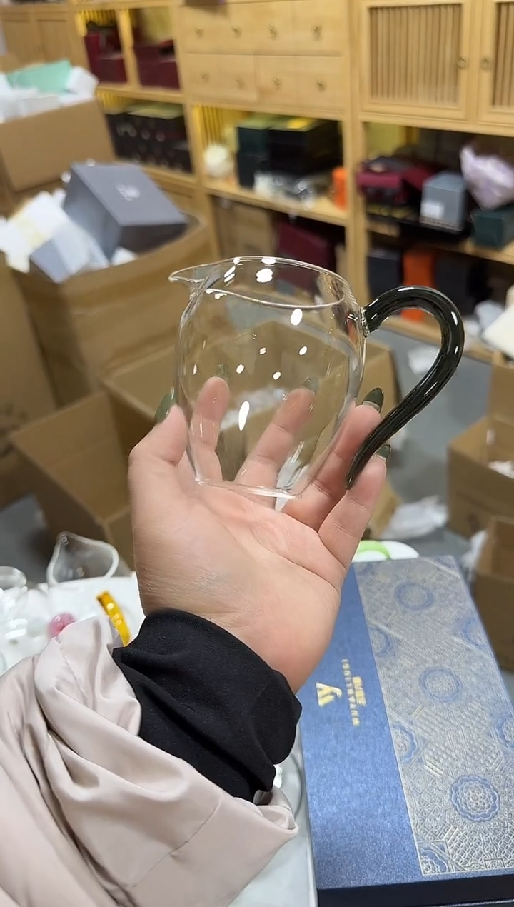 烟灰色怡然公道杯 