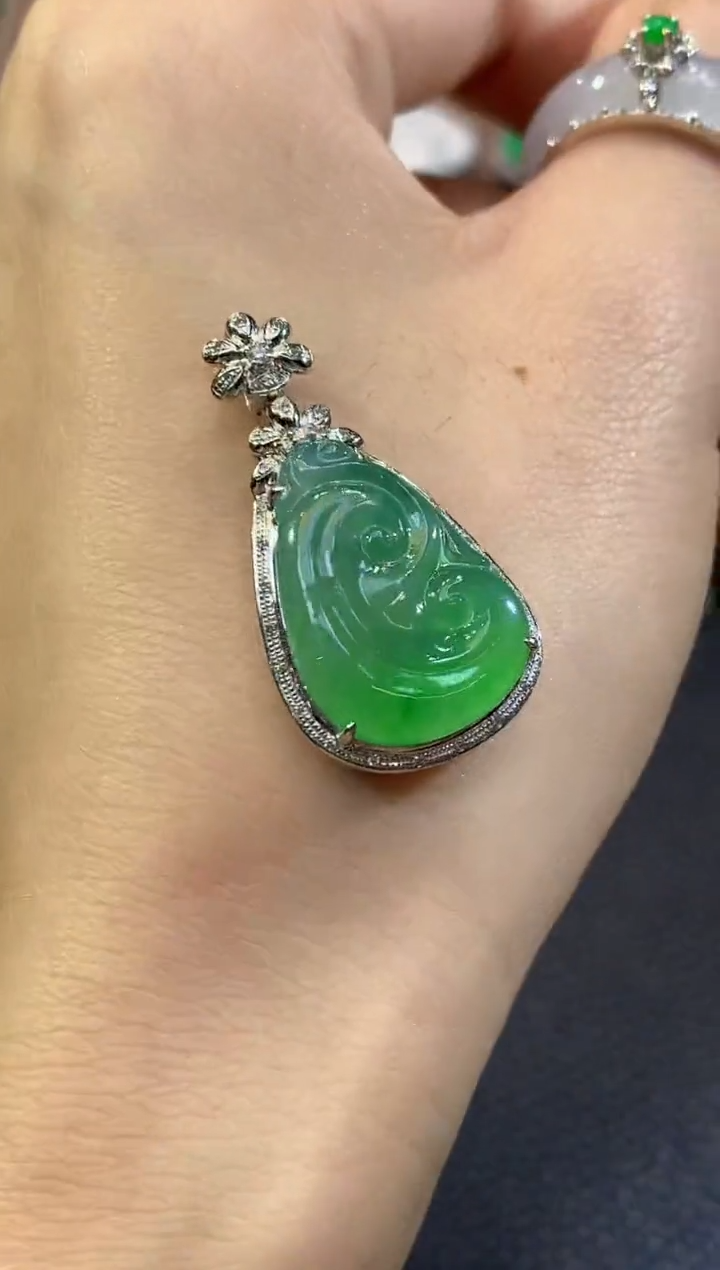 吊坠(不含链)18K金镶嵌翡翠A6
