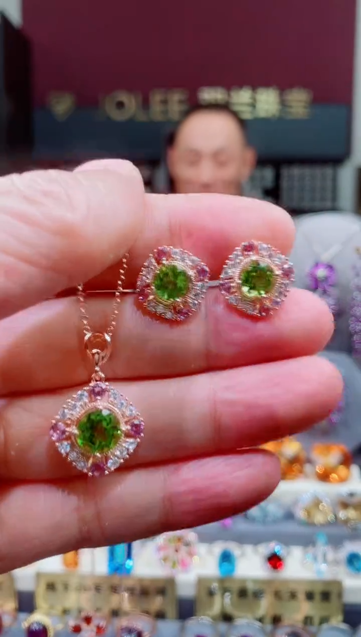 银S925镶嵌2件套橄榄石风***。橄榄石2件套