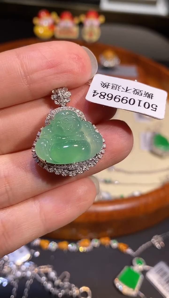 【闪购商品】翡翠颈饰18K金镶嵌吊坠