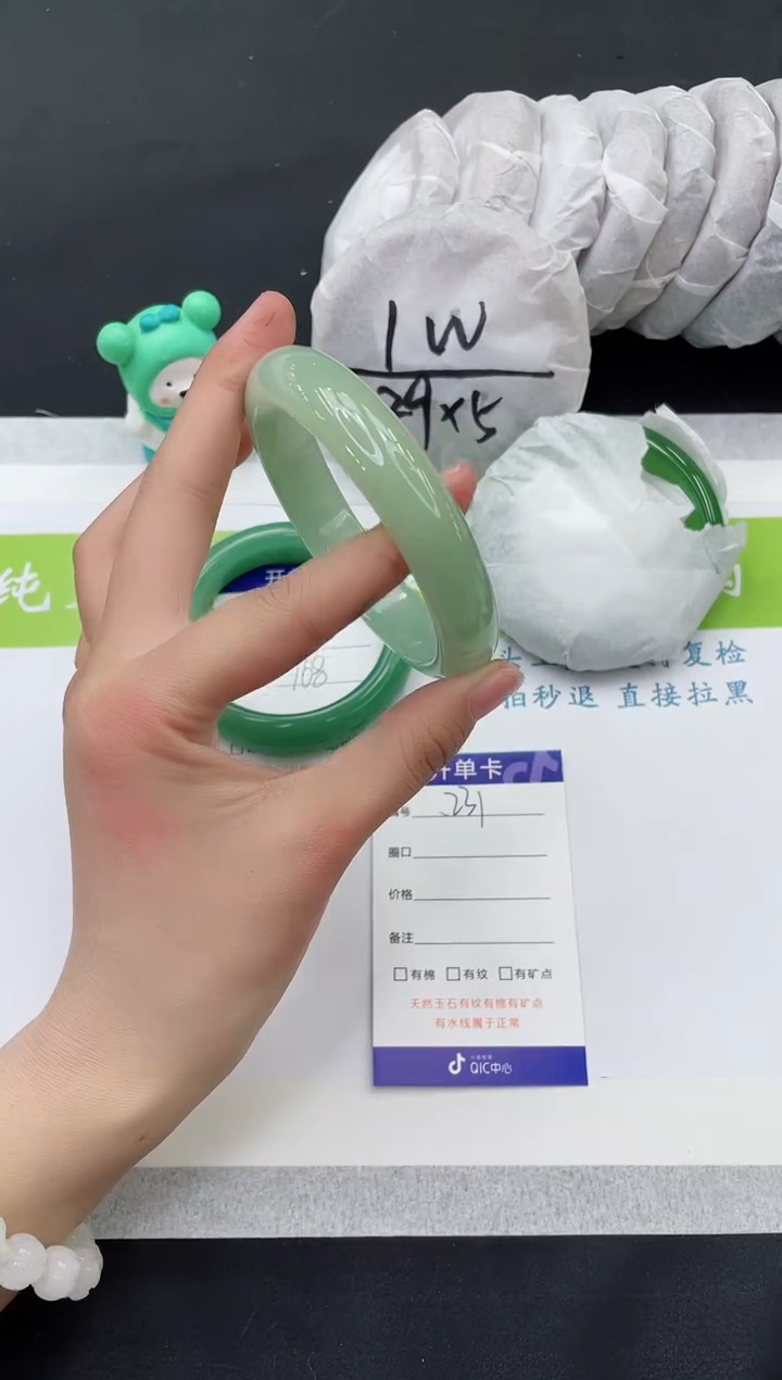 【闪购商品】石英质玉手镯未镶嵌D231-62+