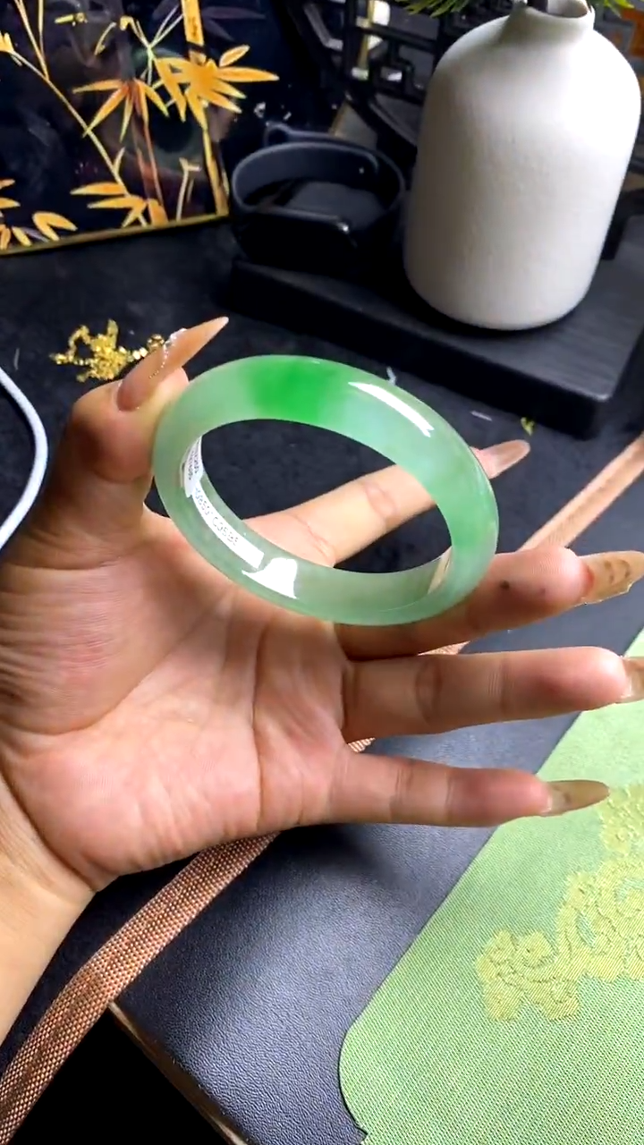 时尚女款缅料手镯103