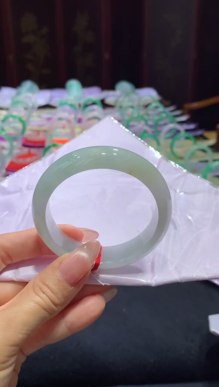 【闪购商品】翡翠手镯未镶嵌晴底轮胎57圈