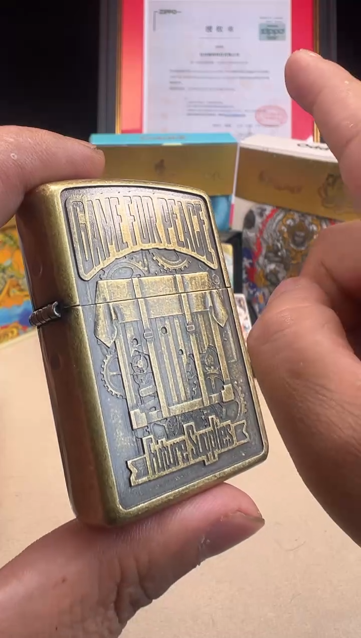 zippo黄铜盔甲和平精英联名打火机—绝境空投箱