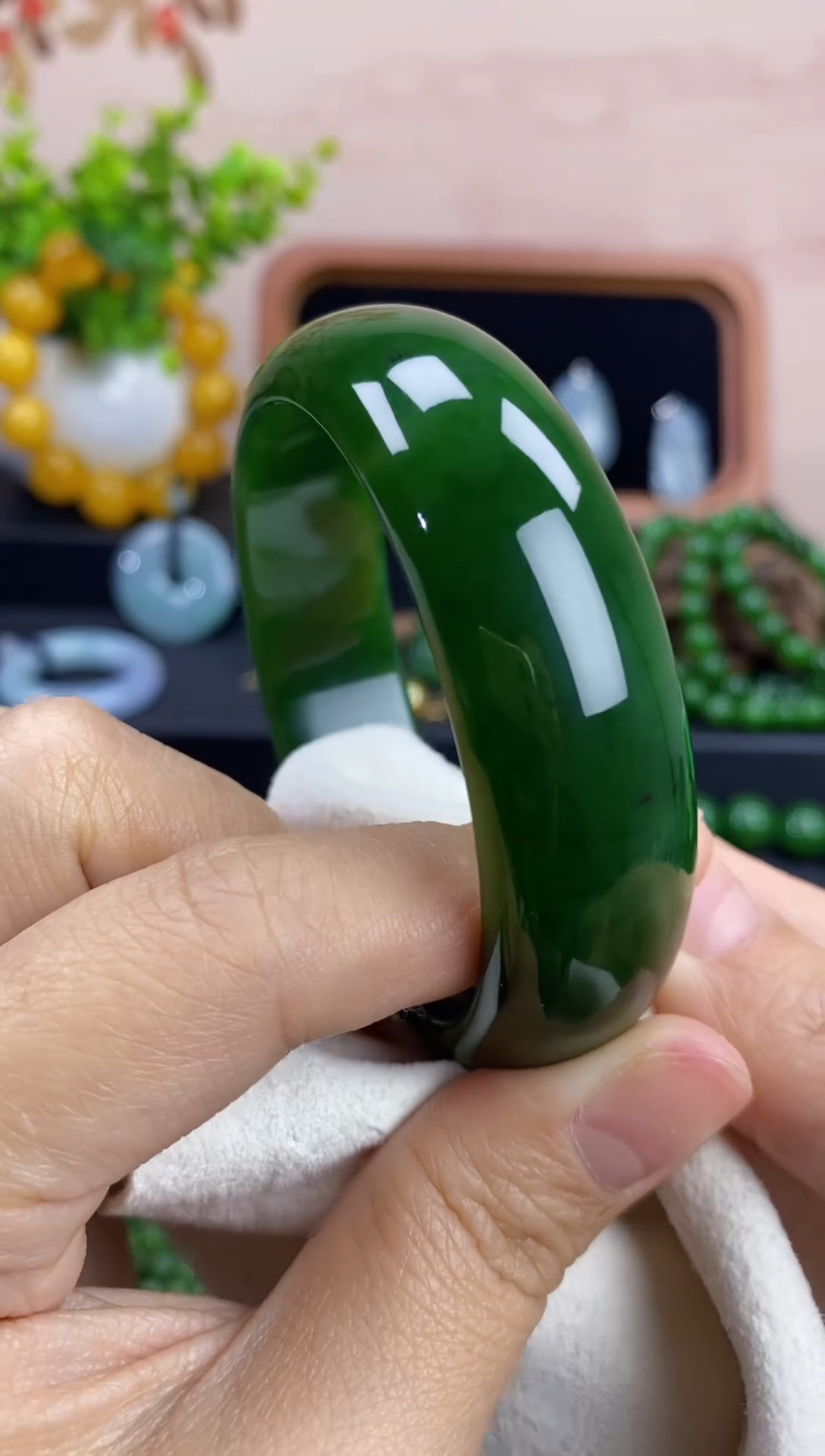 【闪购商品】和田玉（碧玉）手镯未镶嵌老坑菠菜绿宽胎手镯