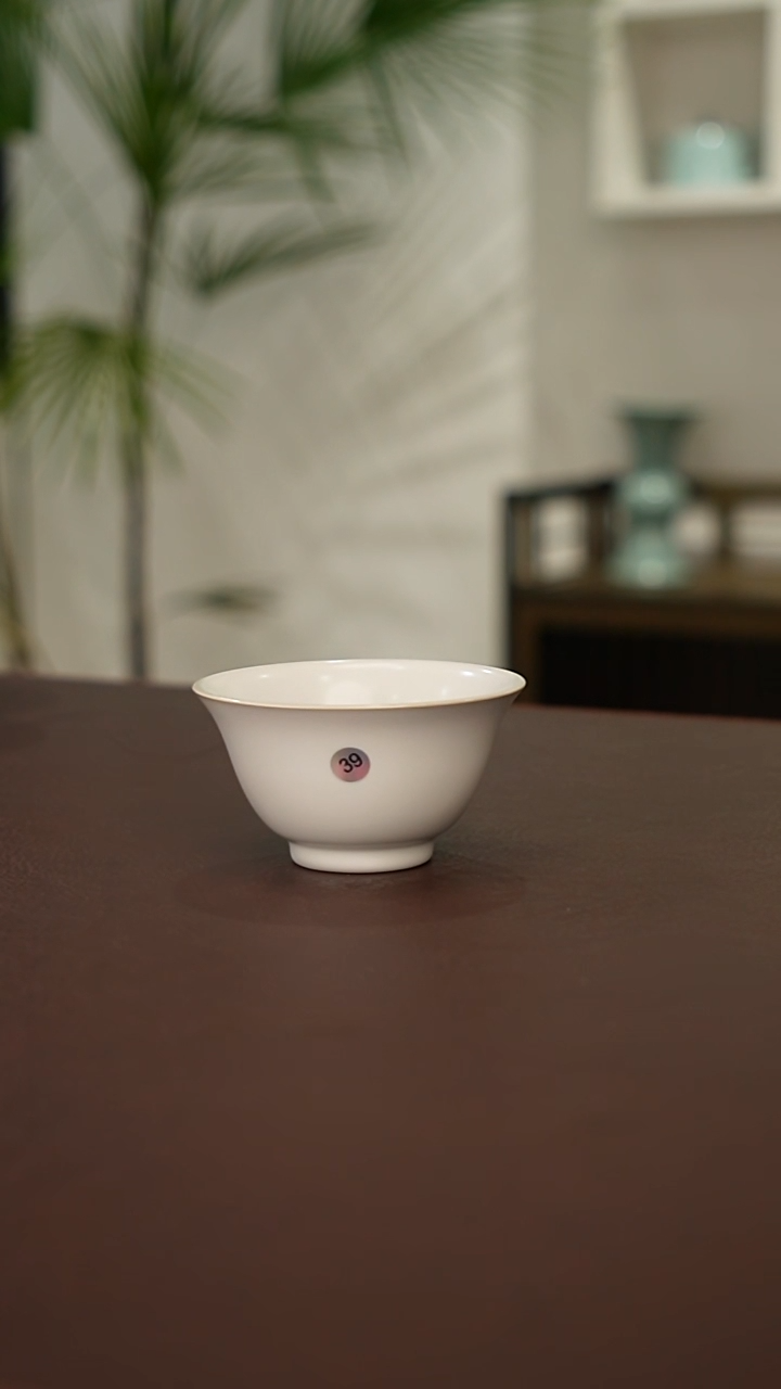 39号月白压手杯精品无纹  鱼