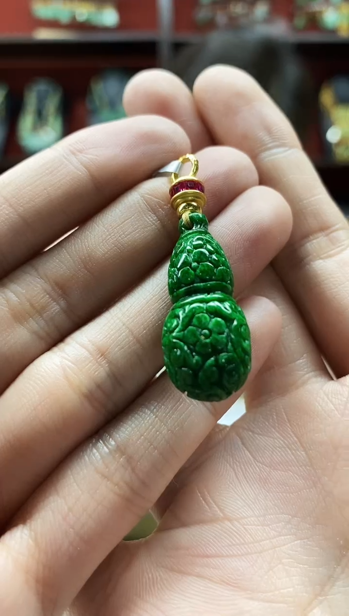 颈饰未镶嵌翡翠吊坠