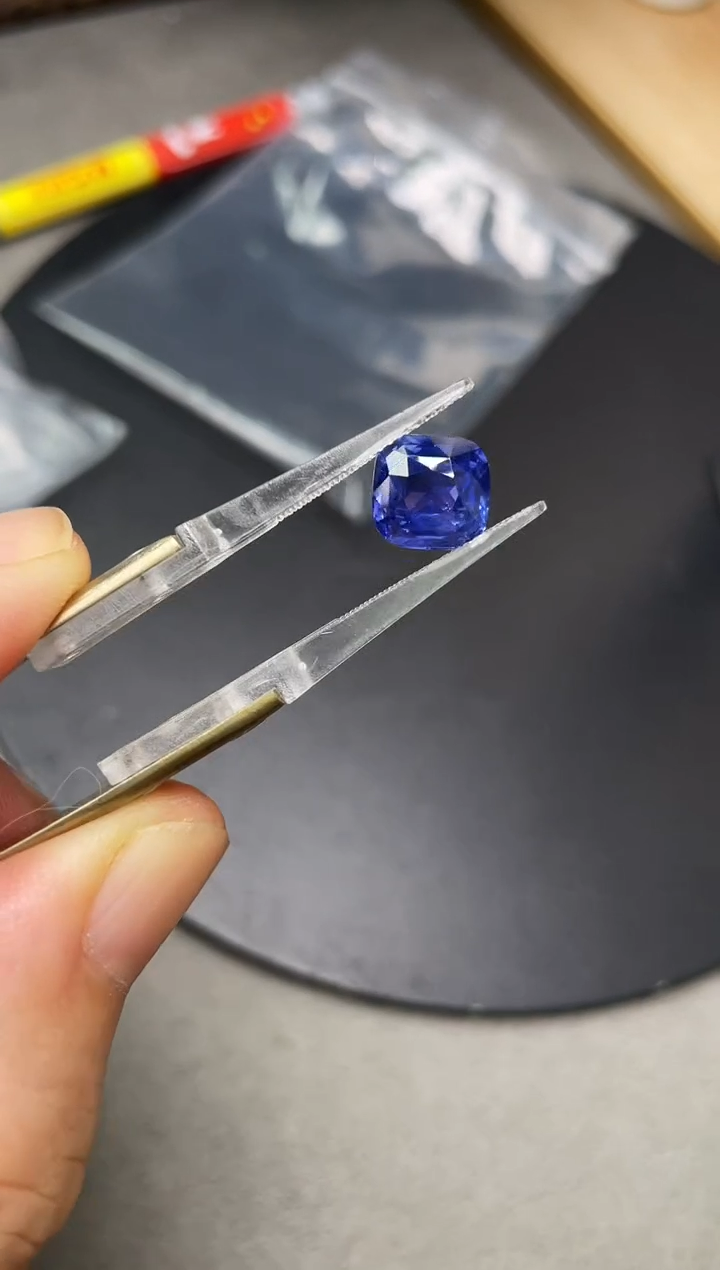裸石蓝宝石无烧4.03克拉蓝宝石