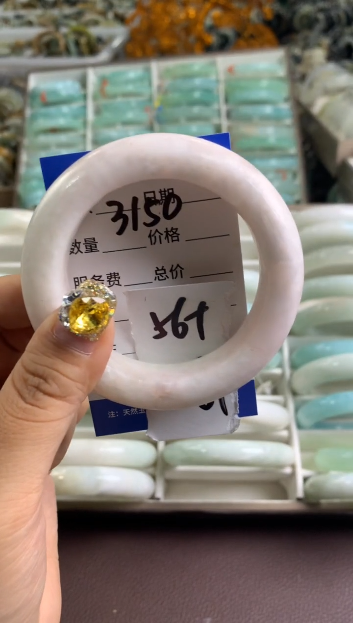 【闪购商品】蛇纹石玉手镯未镶嵌3150