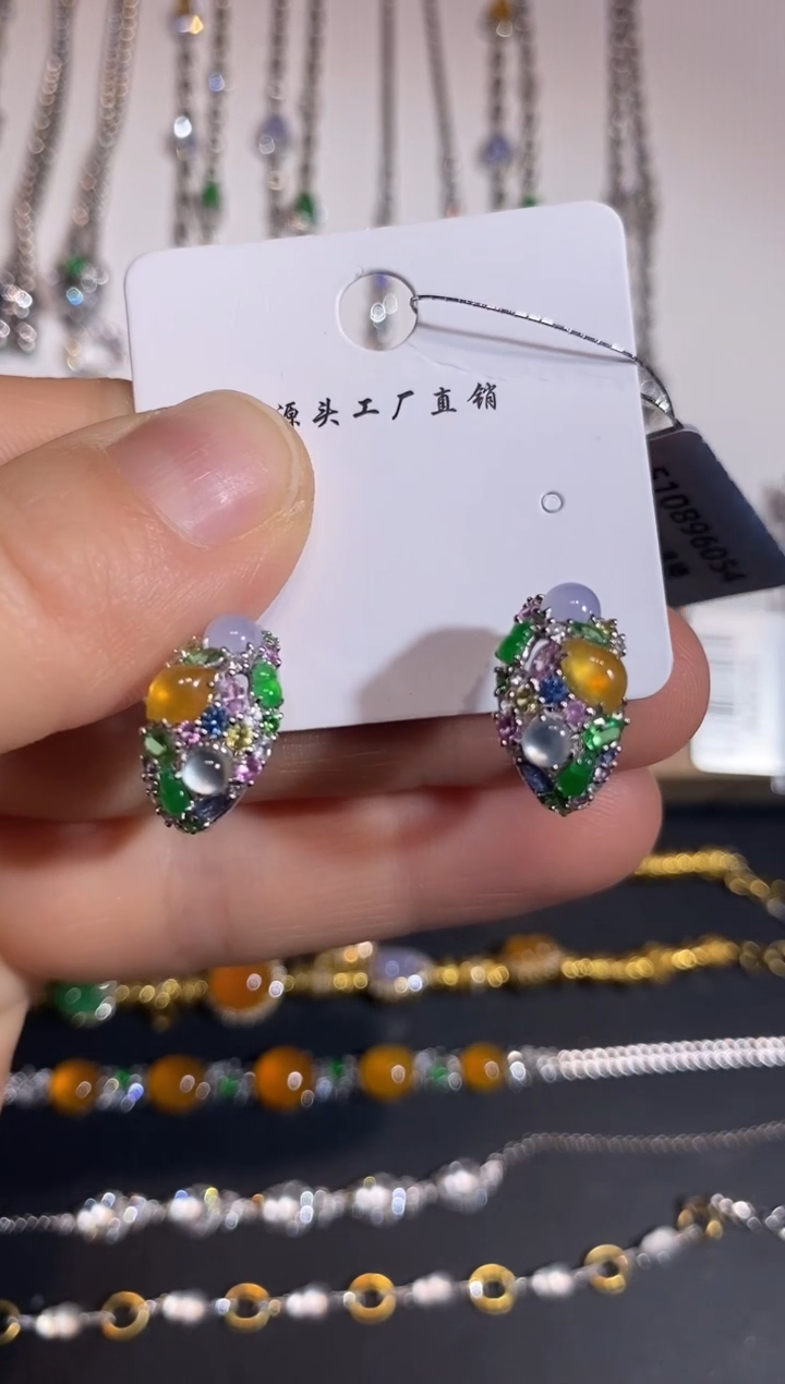 18K金镶嵌翡翠耳饰耳饰