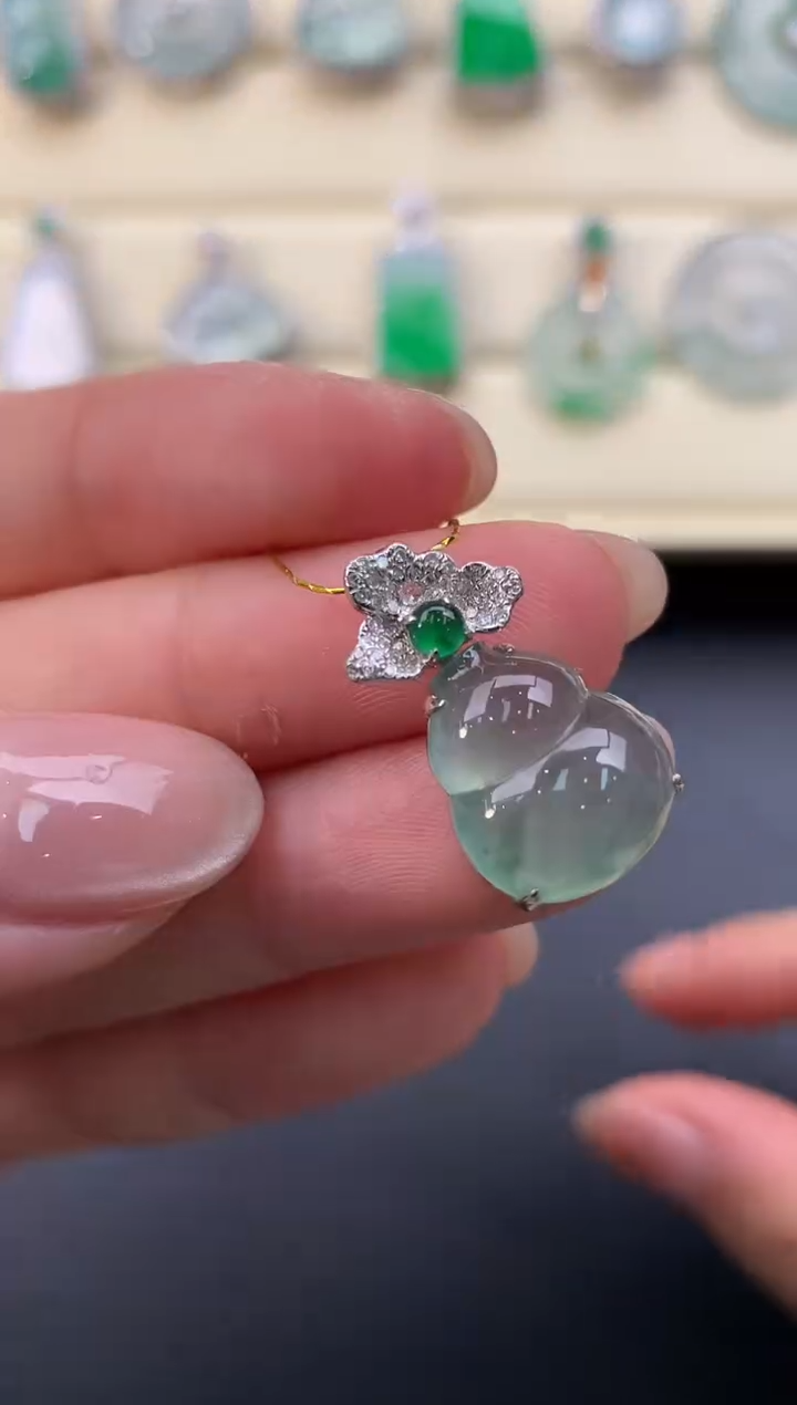 【闪购商品】翡翠颈饰18K金镶嵌W357      