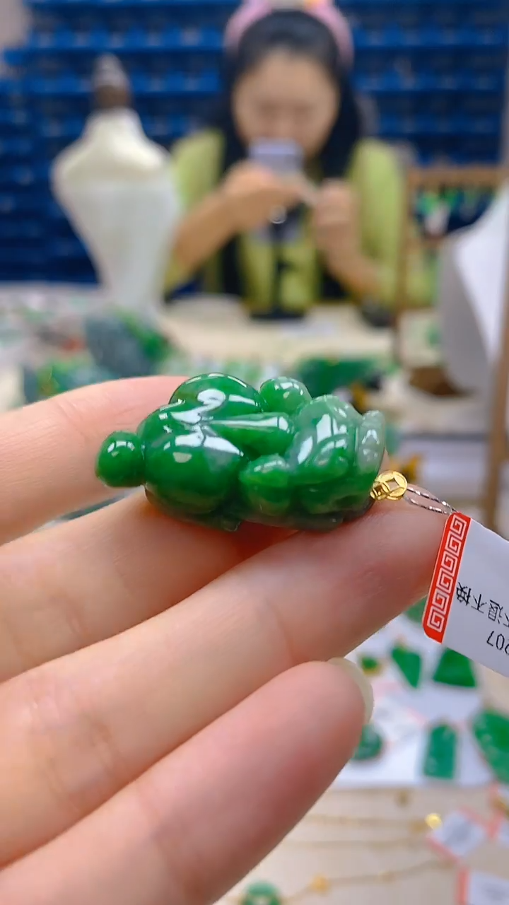 颈饰18K金镶嵌翡翠新号开播 全场乱卖