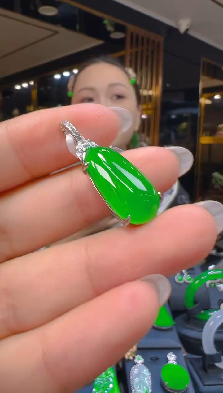 吊坠(赠链)银S925镶嵌翡翠028(多样性发货发其一)