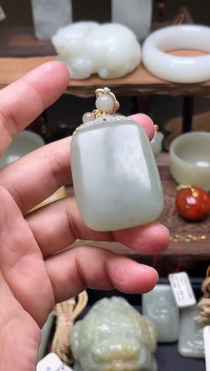 【闪购商品】和田玉吊坠未镶嵌且末青白玉光面无事牌30807