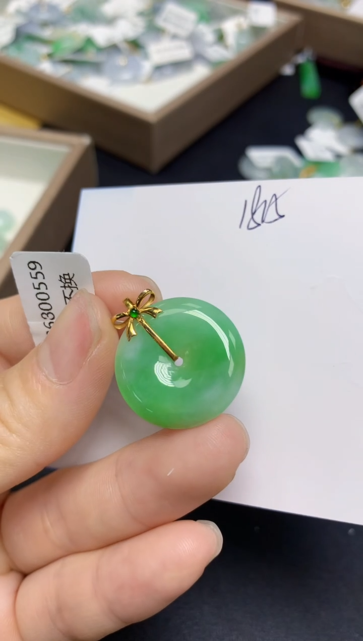 【闪购商品】翡翠18K金镶嵌挂件天然翡翠A货