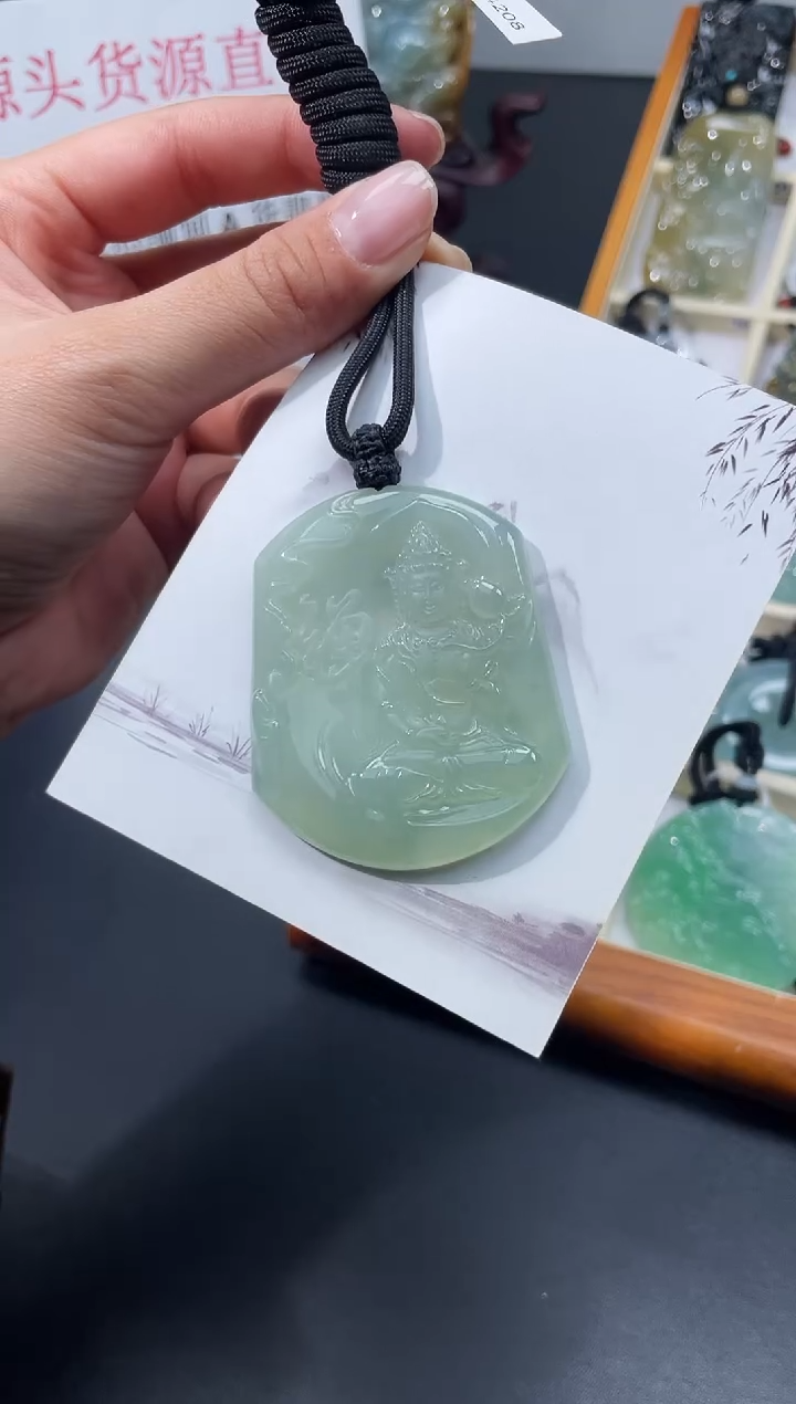 颈饰未镶嵌翡翠观音