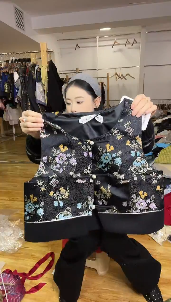 马甲       S码         95斤   