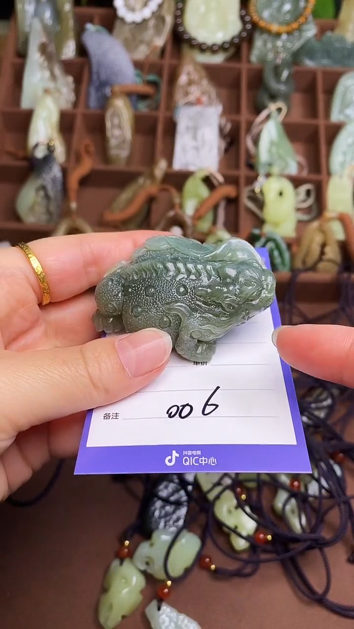 未镶嵌和田玉挂件 
