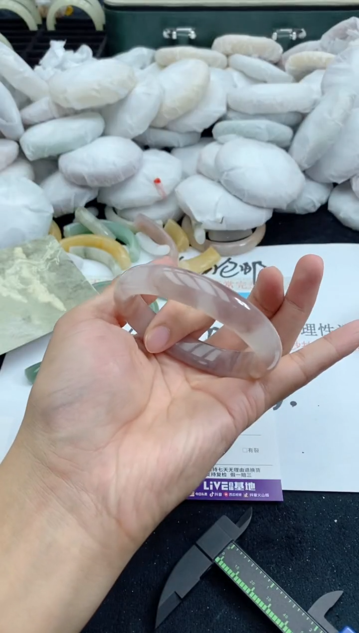 【闪购商品】石英质玉手镯未镶嵌50+62-63