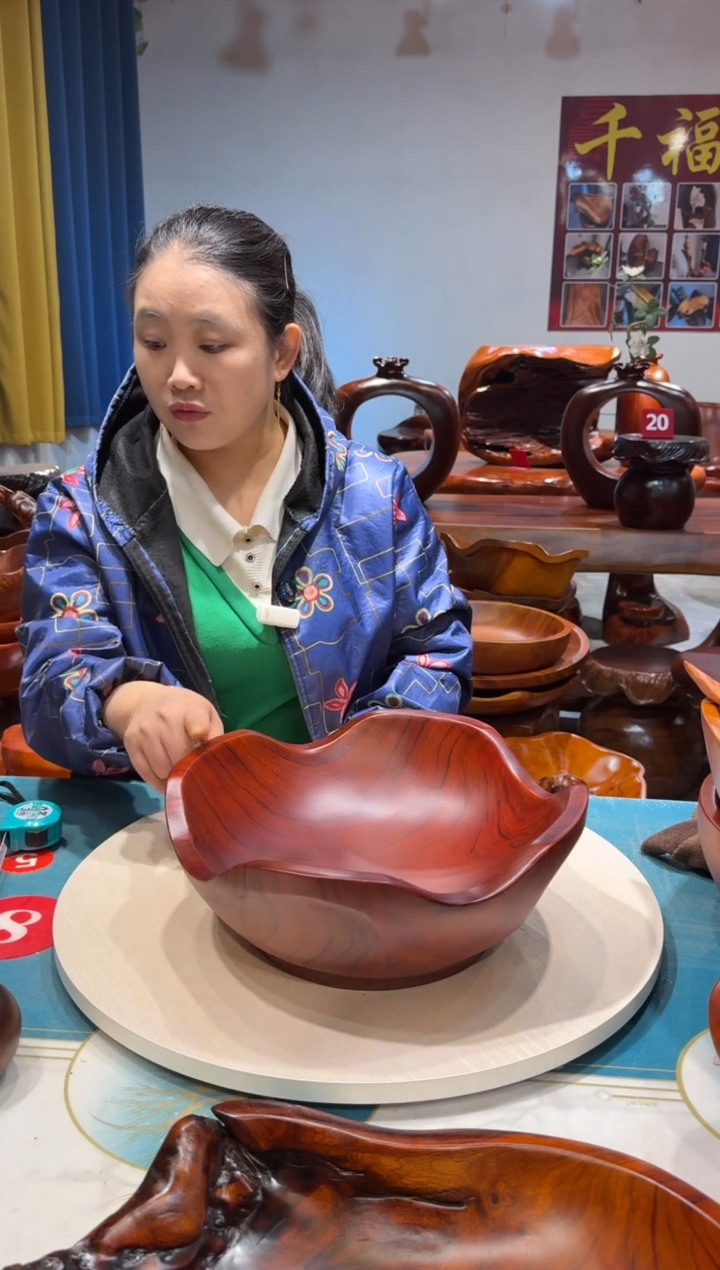 木 花边果盘 32.5*32.3*13