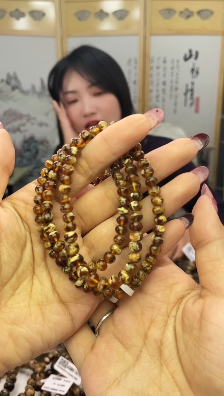 【闪购商品】琥珀裸石未镶嵌6+溶洞108