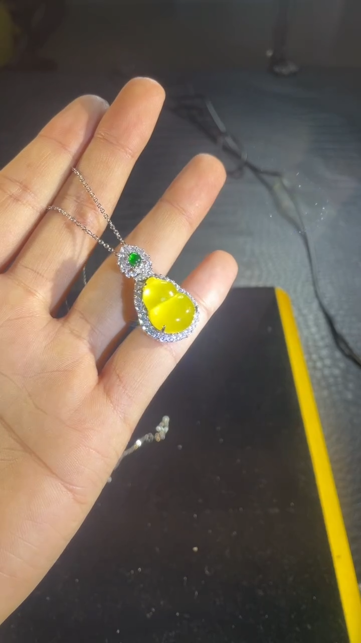 无非金属冰黄葫芦吊坠