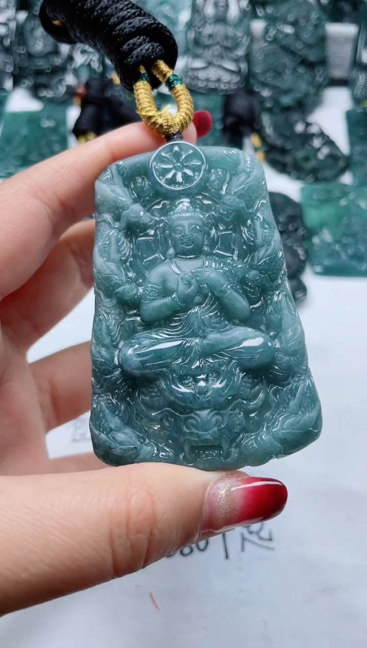 【闪购商品】翡翠颈饰未镶嵌             