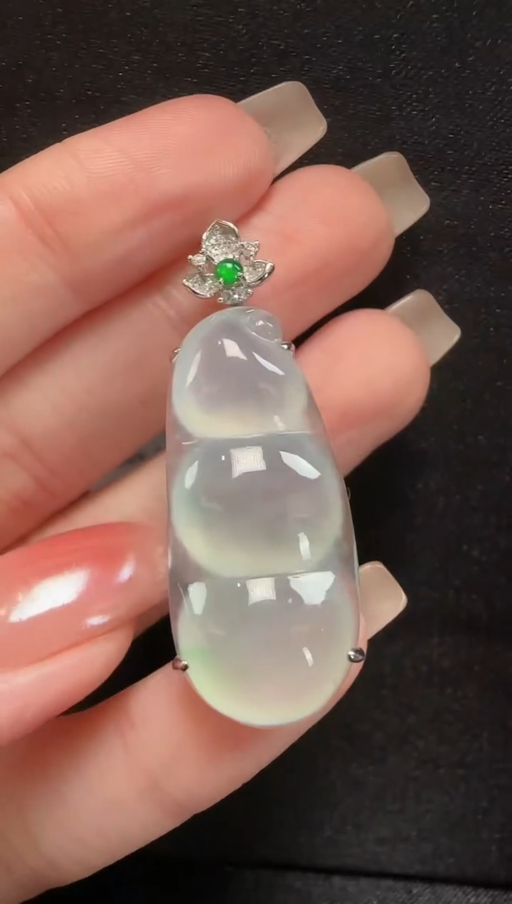 【闪购商品】翡翠颈饰18K金镶嵌156豆子一个