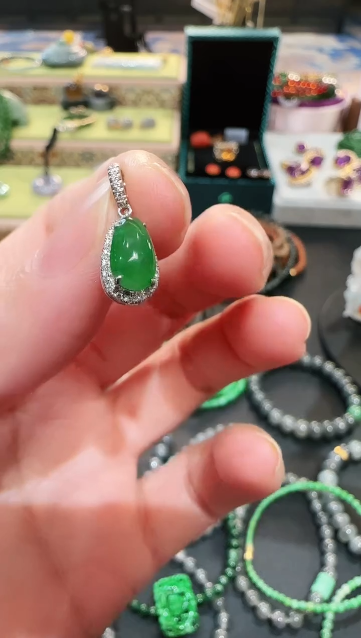 【闪购商品】翡翠颈饰18K金镶嵌吊坠