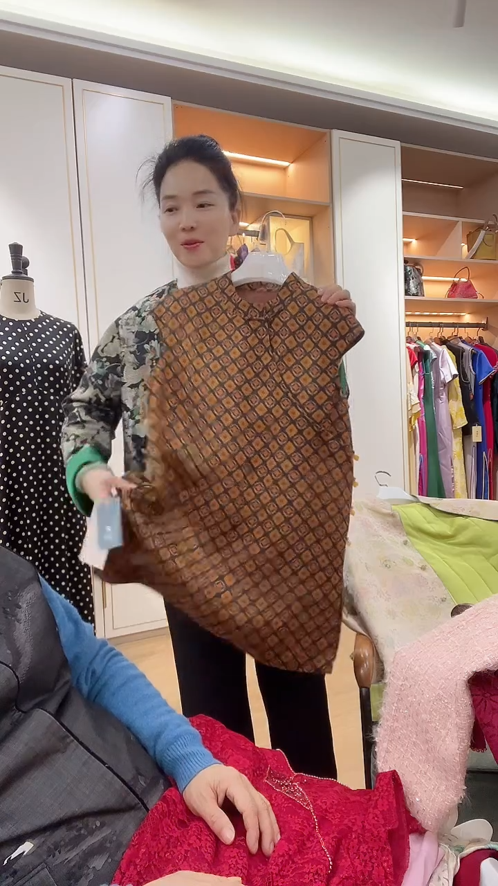 织绣真丝香云纱宽松版定制上衣 399 l码