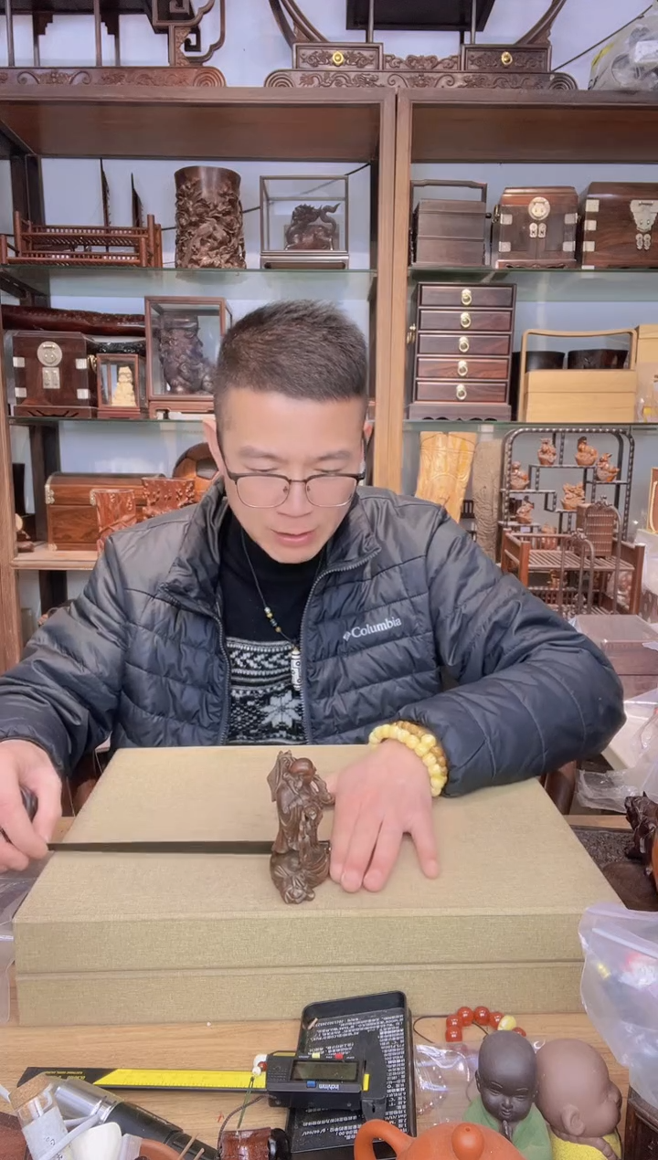 【闪购商品】乌木类书架801黄杨做旧布袋佛摆件