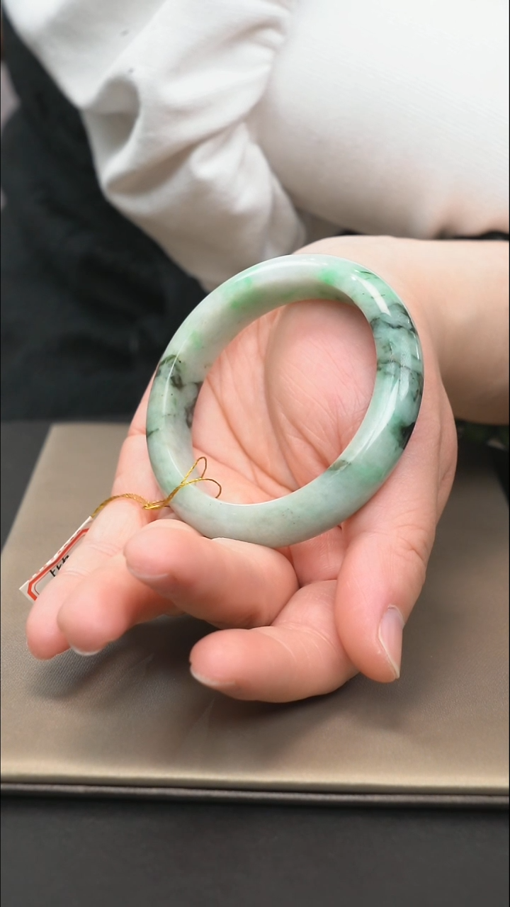 【闪购商品】翡翠手镯未镶嵌54.8圈口