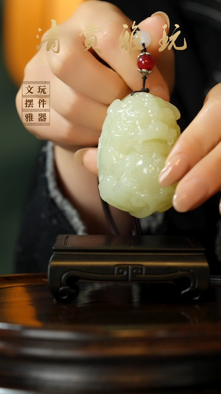 玉《貔貅抱球》手把件摆件