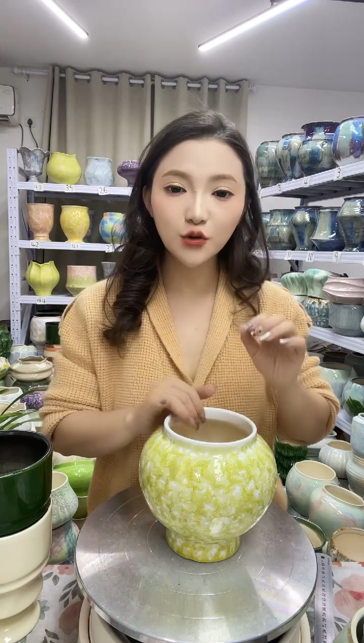 【12.4号】  花盆  高 ：    15口：11